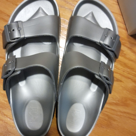 NWT Silver Slide Sandal - Picture 1 of 3